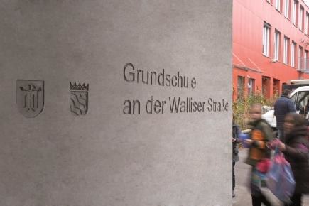 Pismo i herb w architekturze - NOEplast